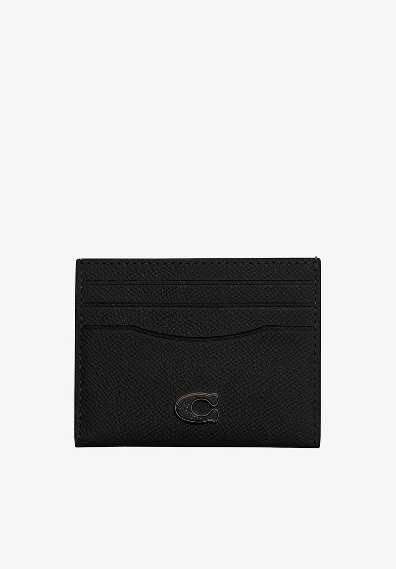 Porte-cartes en cuir noir texturé avec quatre emplacements pour cartes et un emblème logo « C » en métal centré sur le devant.
