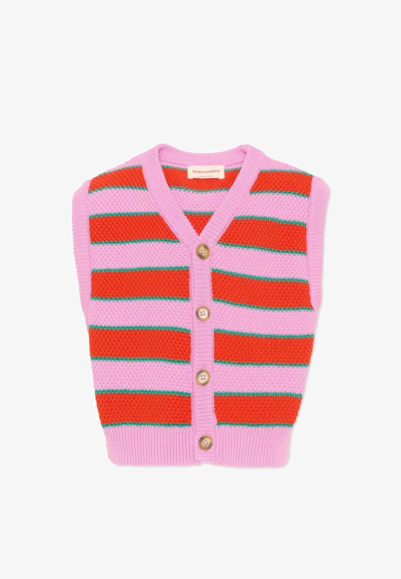 Veste sans manches en tricot avec des rayures horizontales roses et rouges, des accents verts, des boutons marron et un col en V.