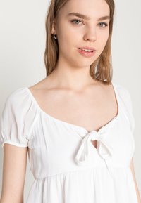 Hollister Co. TIE FRONT BABYDOLL  - Blusa - white