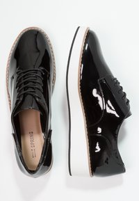 Call it Spring Derbies - black