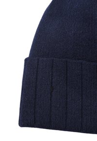 Beanie lavorato a maglia di colore navy con texture a coste e risvolto. Realizzato in un materiale morbido e caldo, adatto per il clima freddo.