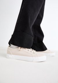 AVA WOMEN LOW - Joggesko - moonbeam
