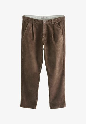 Pantalon en velours côtelé marron avec un motif côtelé texturé, comprenant deux poches avant et une fermeture à un bouton à la taille.