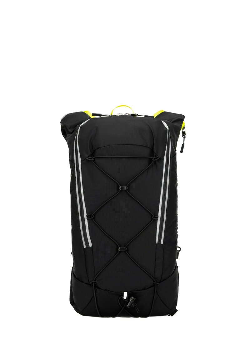 Zaino nero con finitura testurizzata, dotato di strisce riflettenti, design con cordino elastico e un manico superiore giallo brillante. Chiusura con zip.