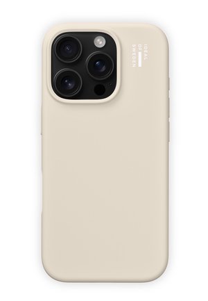 Beige smartphone-etui, der dækker bagsiden af telefonen med tre kameralinser og blitz, mærket "Ideal of Sweden" nær øverste højre hjørne.