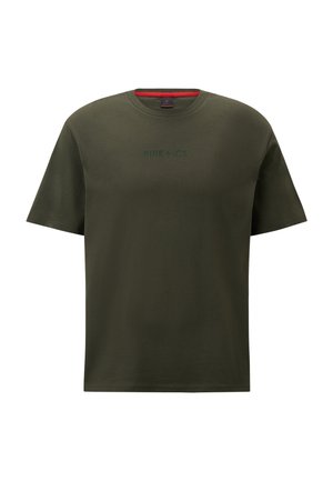 T-shirt en coton vert olive avec des manches courtes, col rond, et logo subtil "FIRE+ICE" en vert foncé sur le devant. Texture lisse, coupe décontractée.