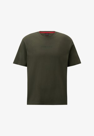 Olivengrøn bomulds t-shirt med korte ærmer, rund hals og diskret "FIRE+ICE" logo i mørkegrøn på forsiden. Glat tekstur, afslappet pasform.