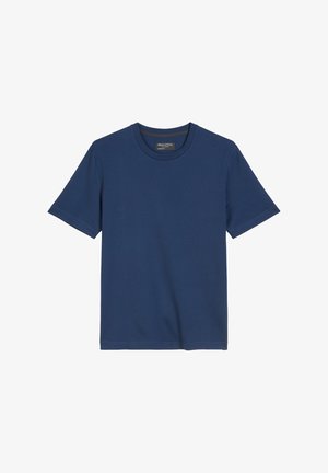 Donkerblauwe katoen t-shirt, ronde hals, korte mouwen, zachte textuur, geen patronen, met een label bij de Hals. Plat gelegd ter display.