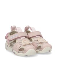 Sandalias para niños de malla pink con suela de goma, que cuentan con cierres de correa y un remolino decorativo en la punta. Diseño abierto para una mayor transpirabilidad.