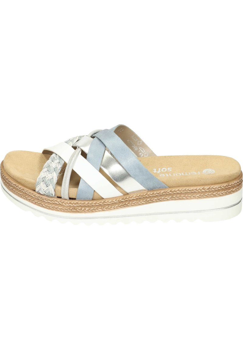 Sandale à enfiler avec des brides en argent tressé, blanc et bleu clair. Semelle texturée avec un accent en cuir tressé marron. Semelle intérieure rembourrée pour le confort.
