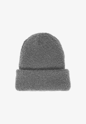 Grå strikket beanie-hat med en blød, struktureret finish. Har en rullet kant og en afrundet krone, hvilket giver varme og dækning.