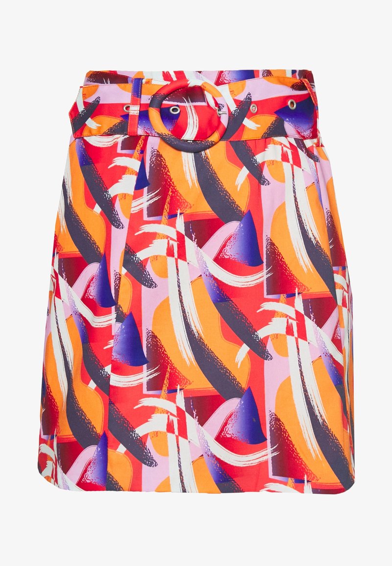 Jupe colorée présentant un motif abstrait en rouges, oranges et pourpres, avec une large ceinture et un détail de boucle circulaire.