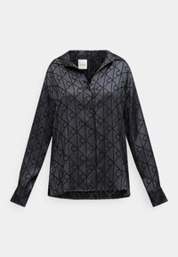 Cămașă neagră cu nasturi, cu un finisaj lucios, având un model geometric de cercuri interconectate. Mâneci lungi și un design clasic al gulerului.