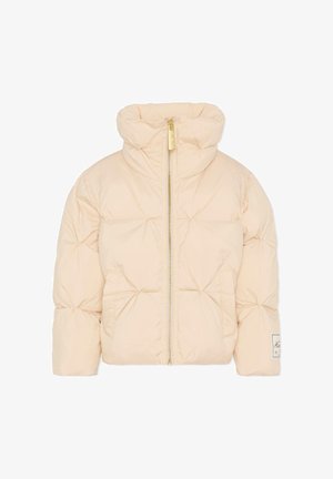 Giacca a vento in beige chiaro con colletto alto, zip frontale e design trapuntato. Presenta due tasche laterali e una patch sulla manica.