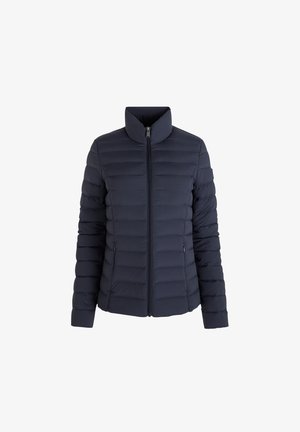 Giacca puffa blu navy con collo alto, chiusura a zip e texture trapuntata. Presenta due tasche laterali con zip e tessuto solido.