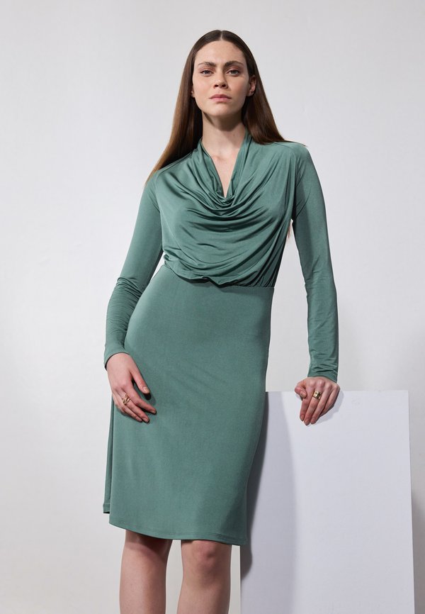 Day dress - laurel wreath