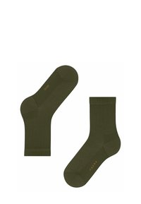 Chaussettes en tricot vert olive avec un motif en chevron, dotées d'un bord côtelé et d'un détail de marque en or près du talon.