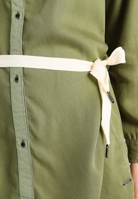 Scotch & Soda Robe chemise - khaki