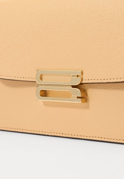 Victoria Beckham THE MINI DORIAN BAG - Kézitáska - peach