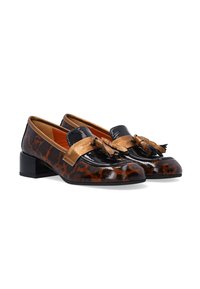 Loafers med en skinnende sort og brun leopardprint, med et guldfarvet bånd og kvaster, samt en lav firkantet hæl. Glat tekstur.
