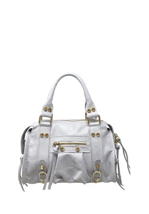 Piccola borsa a tracolla in pelle bianca con doppi manici, tasca frontale con zip, dettagli in metallo color oro e nappine laterali.