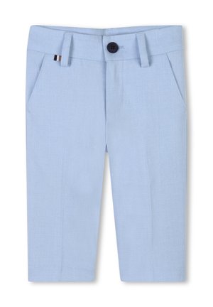 Pantaloni in tessuto di un blu chiaro, con texture, chiusura a bottone, due tasche frontali e passanti per cintura. Presenta un piccolo logo sul cinturino.
