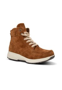 Bruine suède hoge laars met beige veters, ronde neus, gevoerd boord en rubberen zool voor grip. Bevat metalen oogjes voor de veters.
