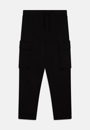 Pantalons cargo noirs avec une taille élastique, deux grandes poches latérales et une coupe fuselée aux chevilles. Fabriqués en tissu doux et extensible.