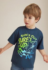 Next SHORT SLEEVE CHARACTER - T-shirts print - navy shark
