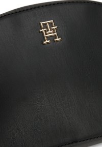 Tommy Hilfiger FRESH CAMERA BAG - Cross body bag - black