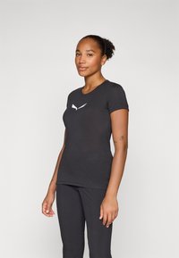 Salewa SOLID TEE - Sports T-shirt - black out