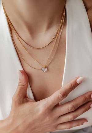 Hey Happiness, LAYERED HEART SET OF 3 - Halskette - gold-coloured
