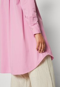 Marc O'Polo DRESS A-LINE SHIRT DETAILS LONG SLEEVE - Φόρεμα πουκάμισο - berry lilac