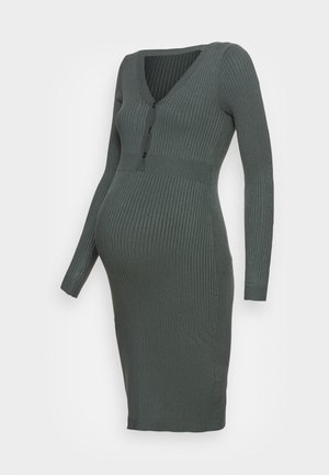Zwangerschapsjurk in donkergroen geribbelde tricot, met een V-hals, lange mouwen, een sluiting met vijf knopen en een aansluitende pasvorm.