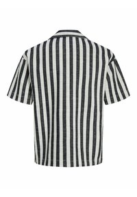 Chemise à manches courtes en tissu gris clair avec des rayures noires verticales. Dotée d'un col classique et d'un ourlet arrondi. Design texturé et décontracté.