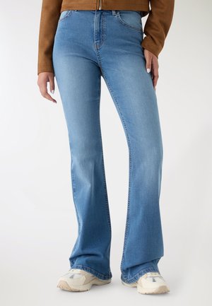- Jeansy Bootcut