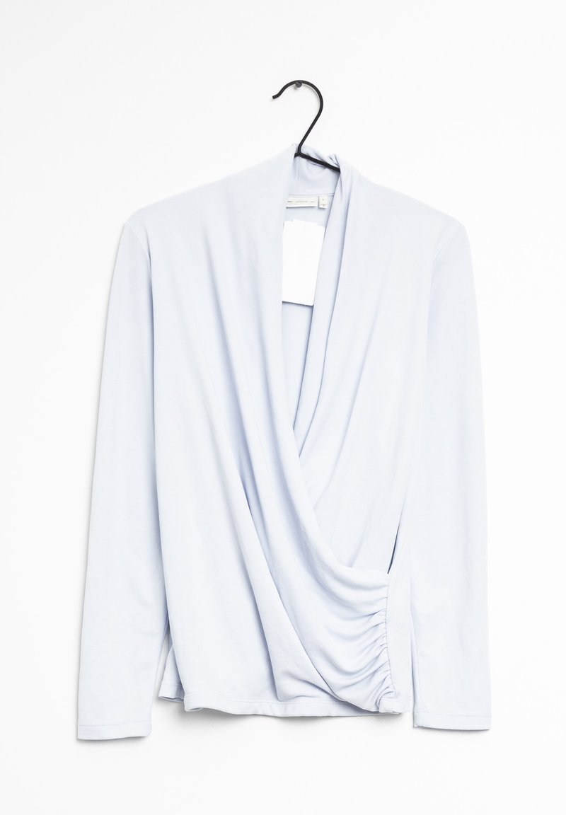 Vaaleansininen pitkähihaisia paita, jossa on laskostettu etuosa, valmistettu pehmeästä kankaasta. Ominaisuuksiin kuuluu pyöreä pääntie ja rypytetty yksityiskohta sivulla.