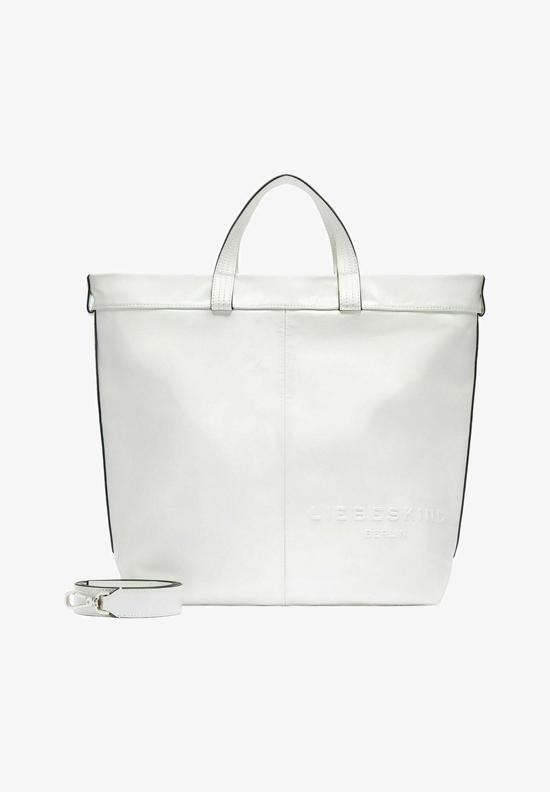 Weiße Leder-Tote-Bag mit schwarzem Trim, doppelten Griffen und geprägtem Branding. Enthält einen abnehmbaren passenden Schulterriemen. Glatte Textur, großes Design.