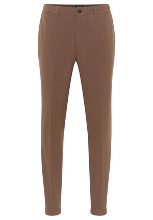 Bruine op maat gemaakte broek met een gladde textuur, slim fit, sluiting met een voorste knop en opgerolde manchetten, ontworpen voor een nette en moderne uitstraling.