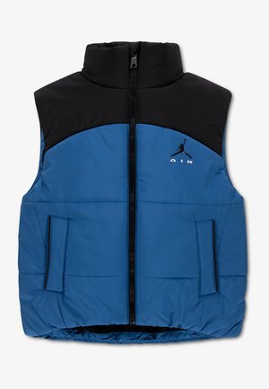 Veste sans manches matelassée bleue et noire avec fermeture éclair à l'avant, deux poches et un logo Jumpman avec le mot "AIR" sur la poitrine.