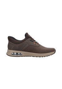 Zapatilla de cuero marrón con suela beige, que presenta acentos naranjas, cordones y amortiguación de aire visible en el talón. Diseño aerodinámico.