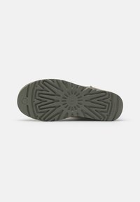 UGG CLASSIC MINI II - Talvesaapad - moss green