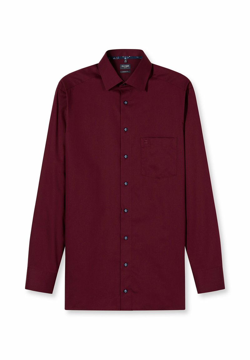 Bordeauxrotes Hemd mit langem Ärmel, Knopfleiste, spitzem Kragen und linke Brusttasche, flach auf weißem Hintergrund präsentiert.
