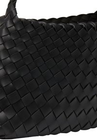 usha SHOULDER  - Håndtasker - black