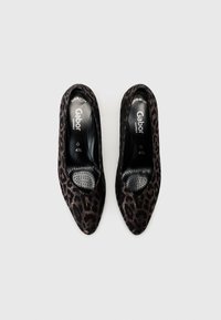 Black leather Gabor pumps with leopard print, pointed toe design, cushioned footbed, and perforated detailing. Size 4.5.