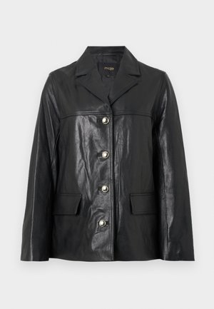 Črna usnjena jakna z ovratnikom, štirimi srebrnimi gumbi na sprednji strani in dvema žepoma z zložkom na pasu.