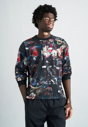 - Bluzka z długim rękawem