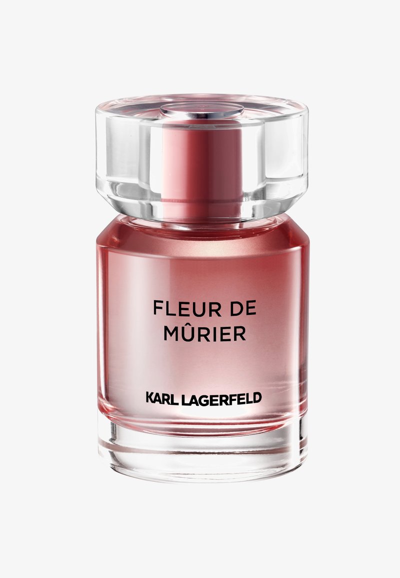 Flacon de parfum en verre transparent avec un liquide rose étiqueté Fleur de Mûrier par Karl Lagerfeld et un bouchon rond transparent.