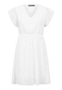 Robe blanche mi-longue avec col en V, taille cintrée, manches courtes évasées et texture subtilement ponctuée sur toute la matière.