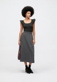 Anna Field Top - black